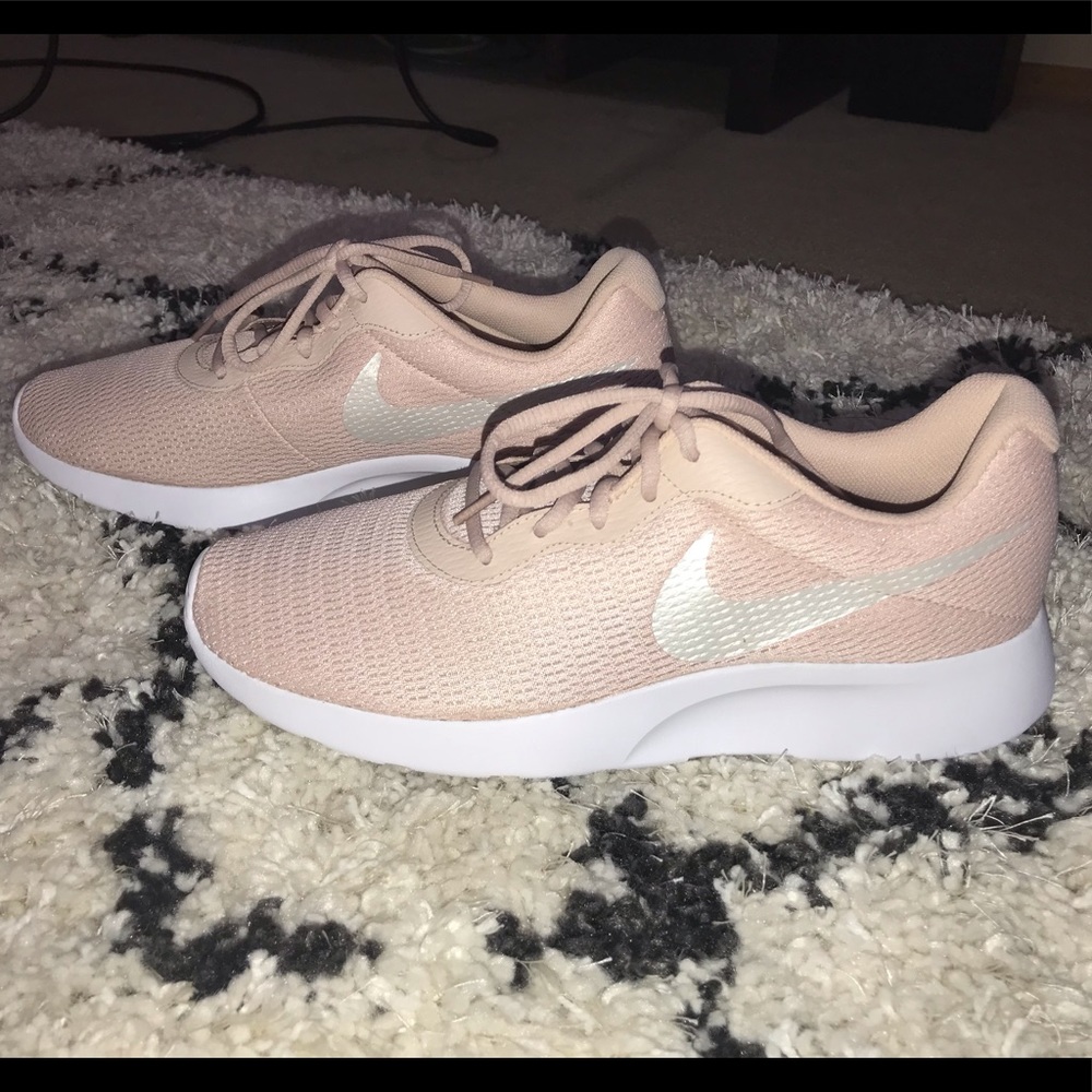 Nike Tanjun shoes